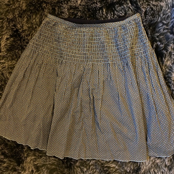 Shear, lined, skirt from Club Monaco - Picture 3 of 5